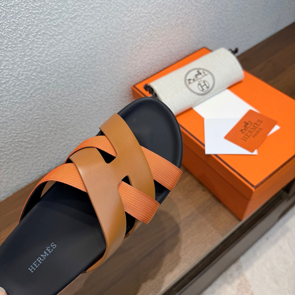 HM 26S KAZIMIR SANDAL IN CARAMEL BROWN CALFSKIN AND ORANGE FABRIC