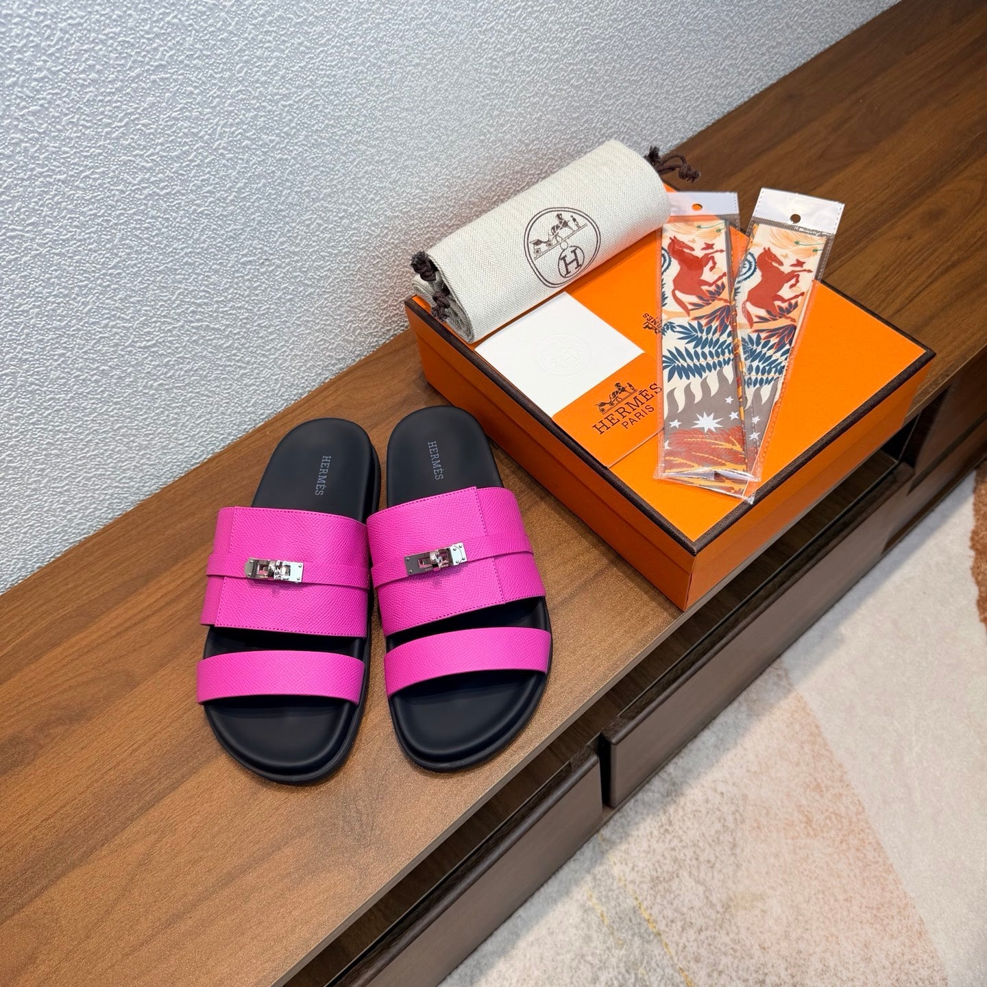 HM 26S KELLY BUCKLE DOUBLE STRAP SANDALS IN FUCHSIA PINK CALFSKIN