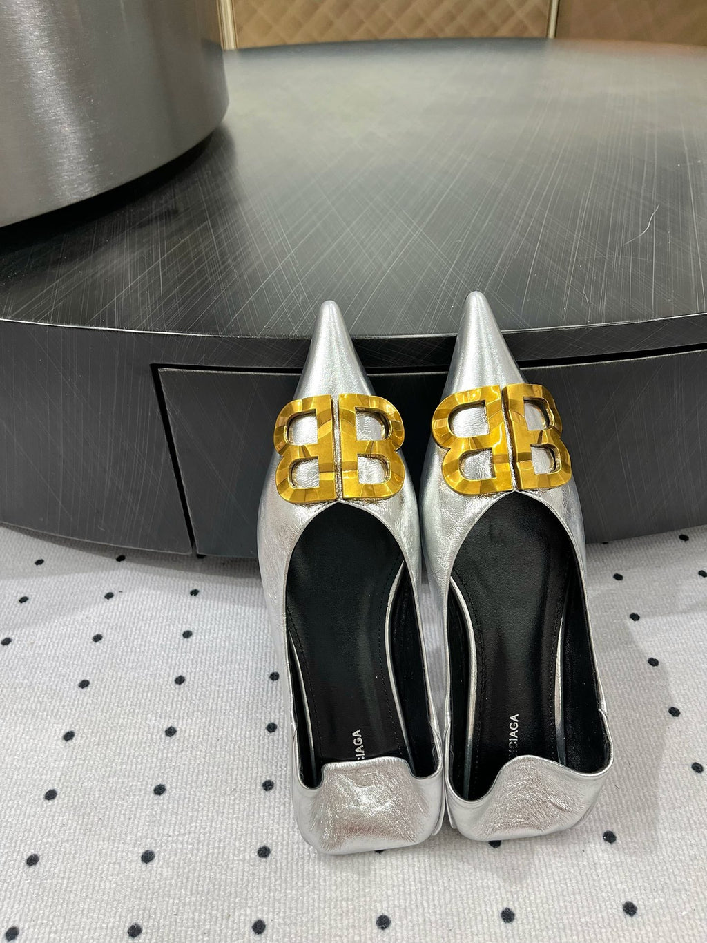 POINTED BB GOLD BUCKLE BALLET FLAT IN SILVER METALLIC SHINY CALFSKIN