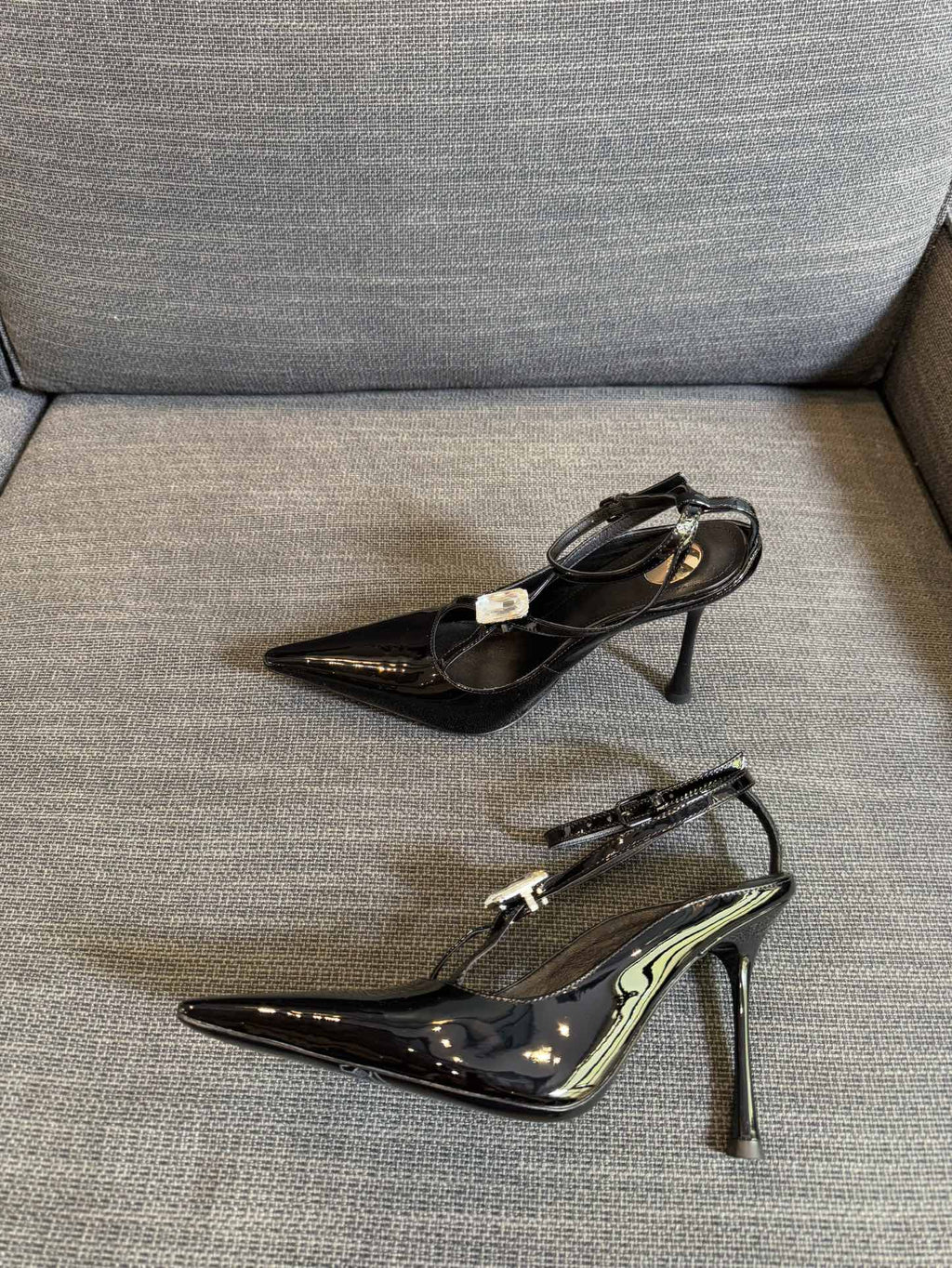 HIGH SANDAL ATTACHED GEM IN BLACK GLOSSY CALFSKIN