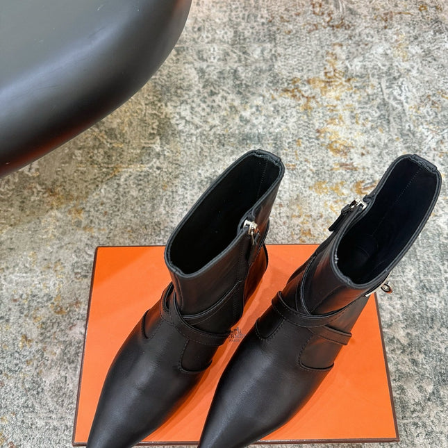 HM 26S FLAT ANKLE BOOTS IN BLACK CALFSKIN