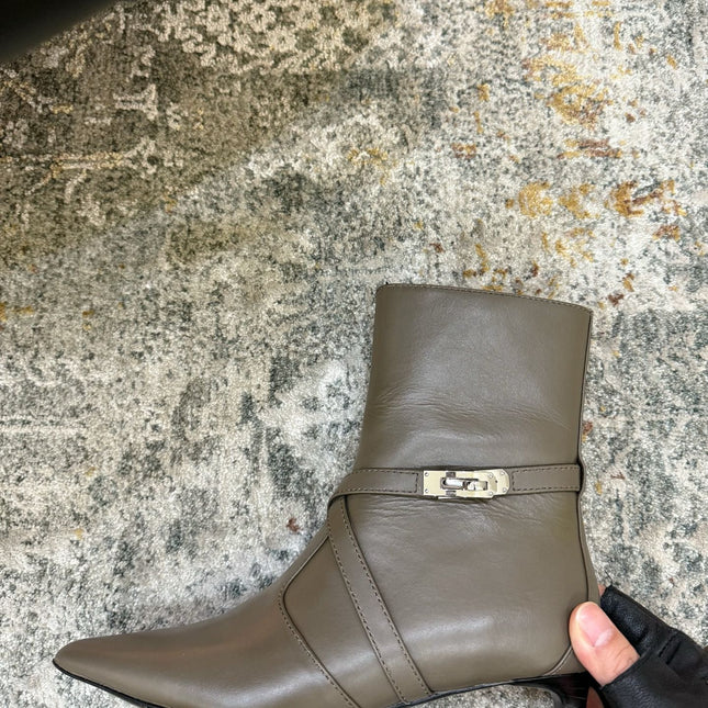 HM 26S POINTED-TOE ANKLE BOOTS 35 MM IN KHAKI GREY CALFSKIN