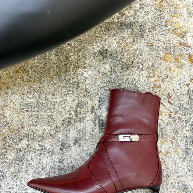 HM 26S POINTED-TOE ANKLE BOOTS 35 MM IN WINE RED CALFSKIN 