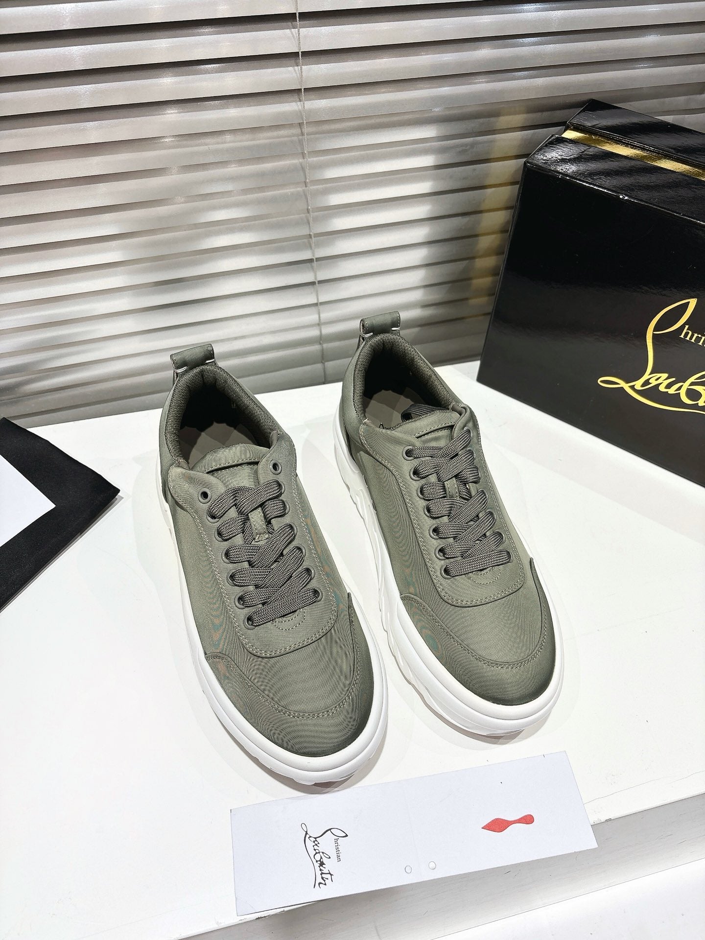 CHOUKARIO LOW-TOP THICK SOLE SNEAKERS IN SAGE GREEN FABRIC CREATIVE PRINT