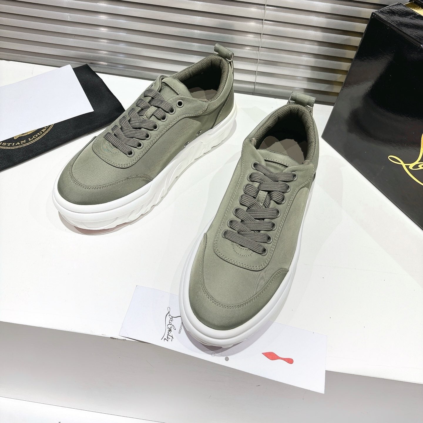 CHOUKARIO LOW-TOP THICK SOLE SNEAKERS IN SAGE GREEN FABRIC CREATIVE PRINT