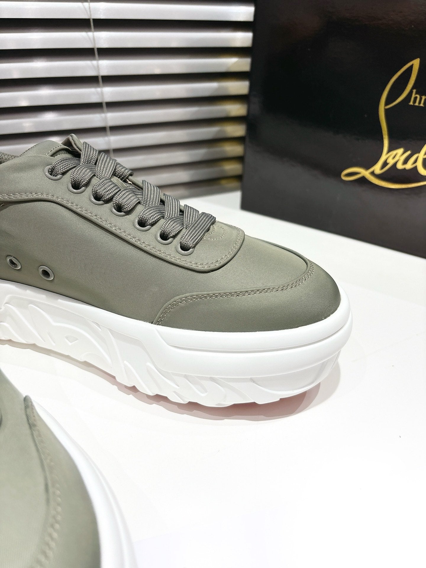 CHOUKARIO LOW-TOP THICK SOLE SNEAKERS IN SAGE GREEN FABRIC CREATIVE PRINT