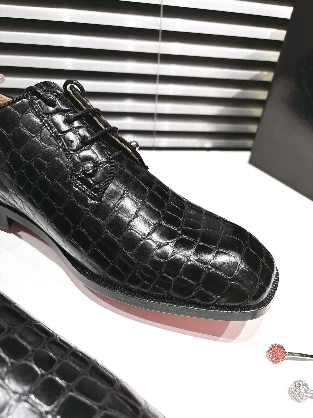 CL CROCODILE SKIN TEXTURE LOAFERS IN BLACK CALFSKIN