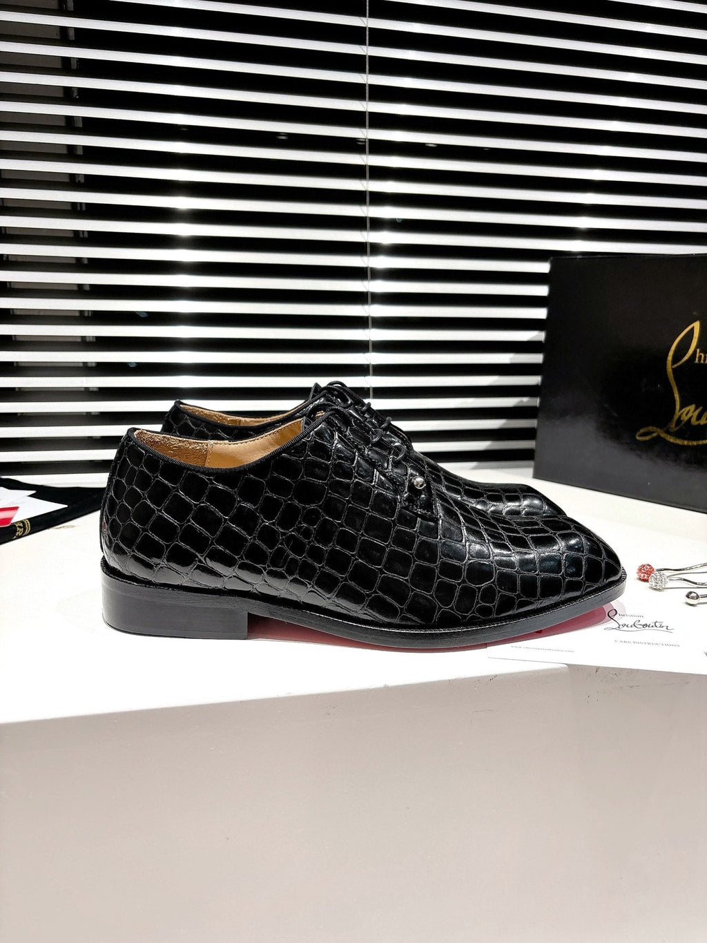 CL CROCODILE SKIN TEXTURE LOAFERS IN BLACK CALFSKIN