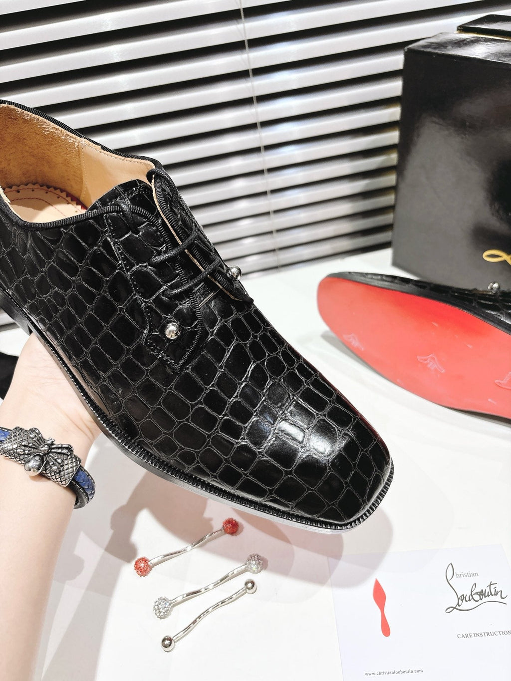 CL CROCODILE SKIN TEXTURE LOAFERS IN BLACK CALFSKIN