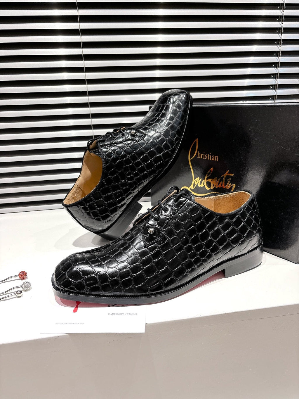 CL CROCODILE SKIN TEXTURE LOAFERS IN BLACK CALFSKIN