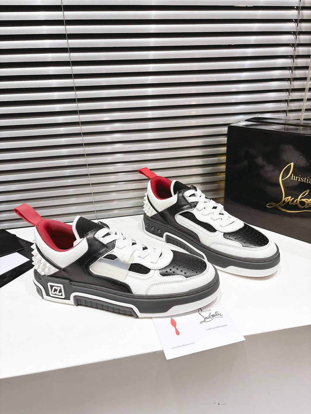 CL SNEAKER IN BLACK AND WHITE CALFSKIN 323158