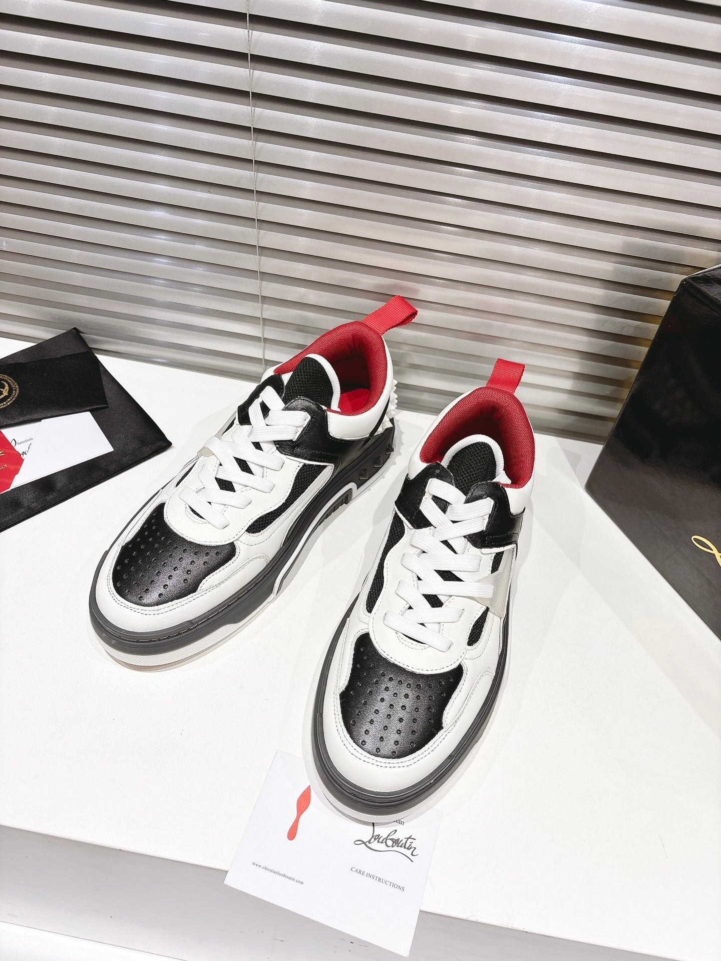 CL SNEAKER IN BLACK AND WHITE CALFSKIN 323158