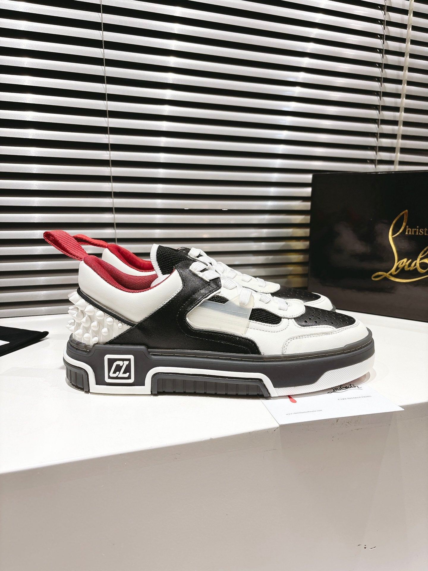 CL SNEAKER IN BLACK AND WHITE CALFSKIN 323158