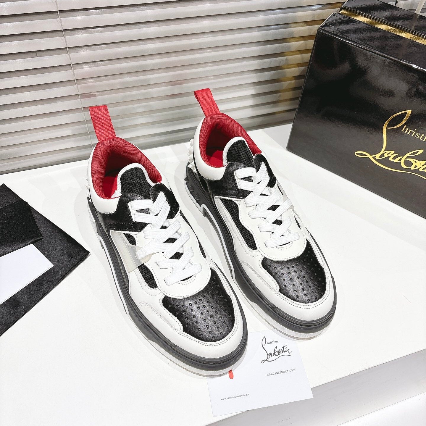 CL SNEAKER IN BLACK AND WHITE CALFSKIN 323158