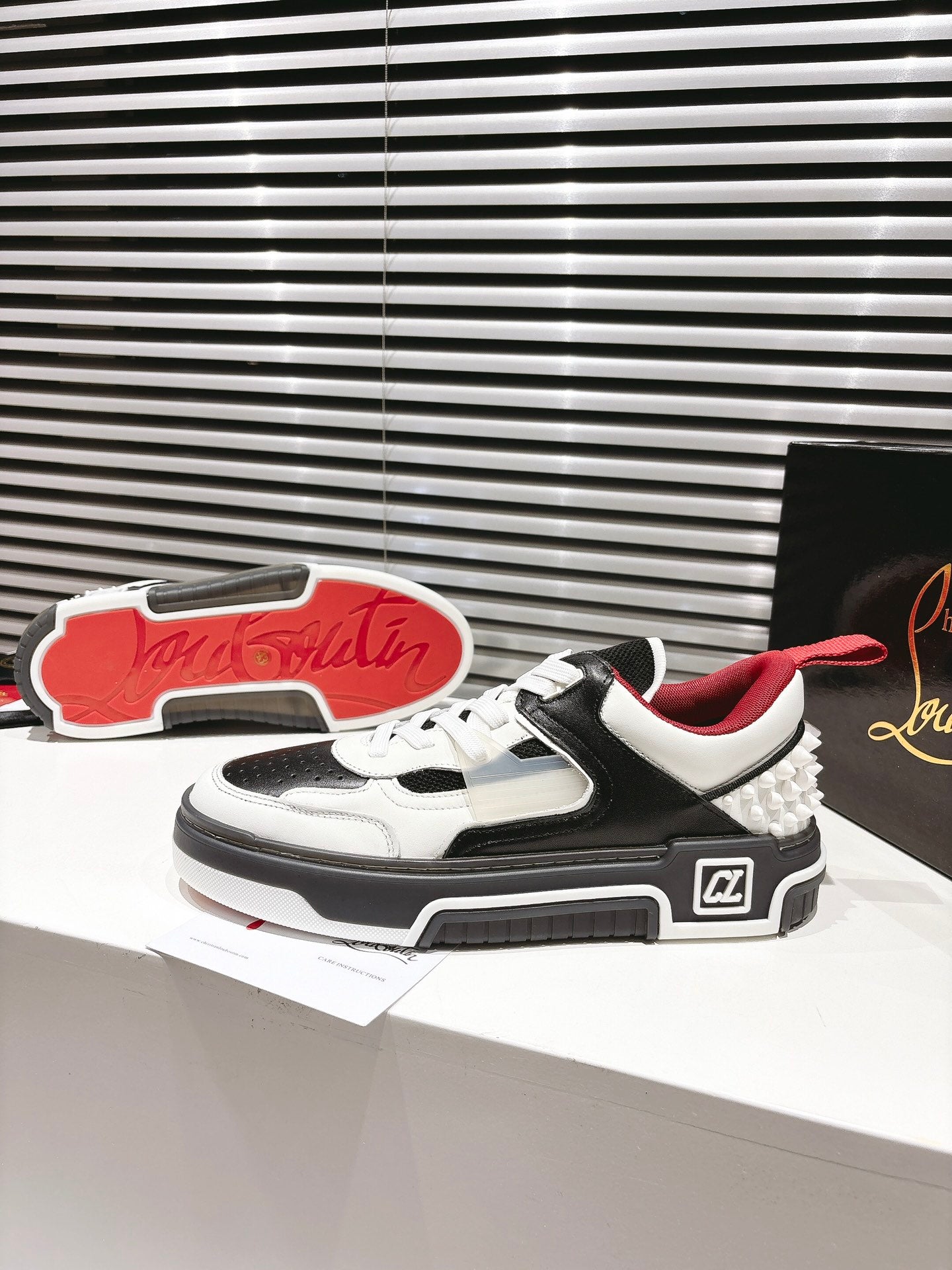 CL SNEAKER IN BLACK AND WHITE CALFSKIN 323158