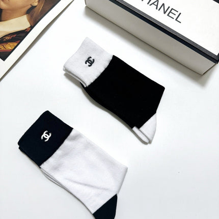 CHANEL 26S CREW SOCKS 410289 (1 BOX)