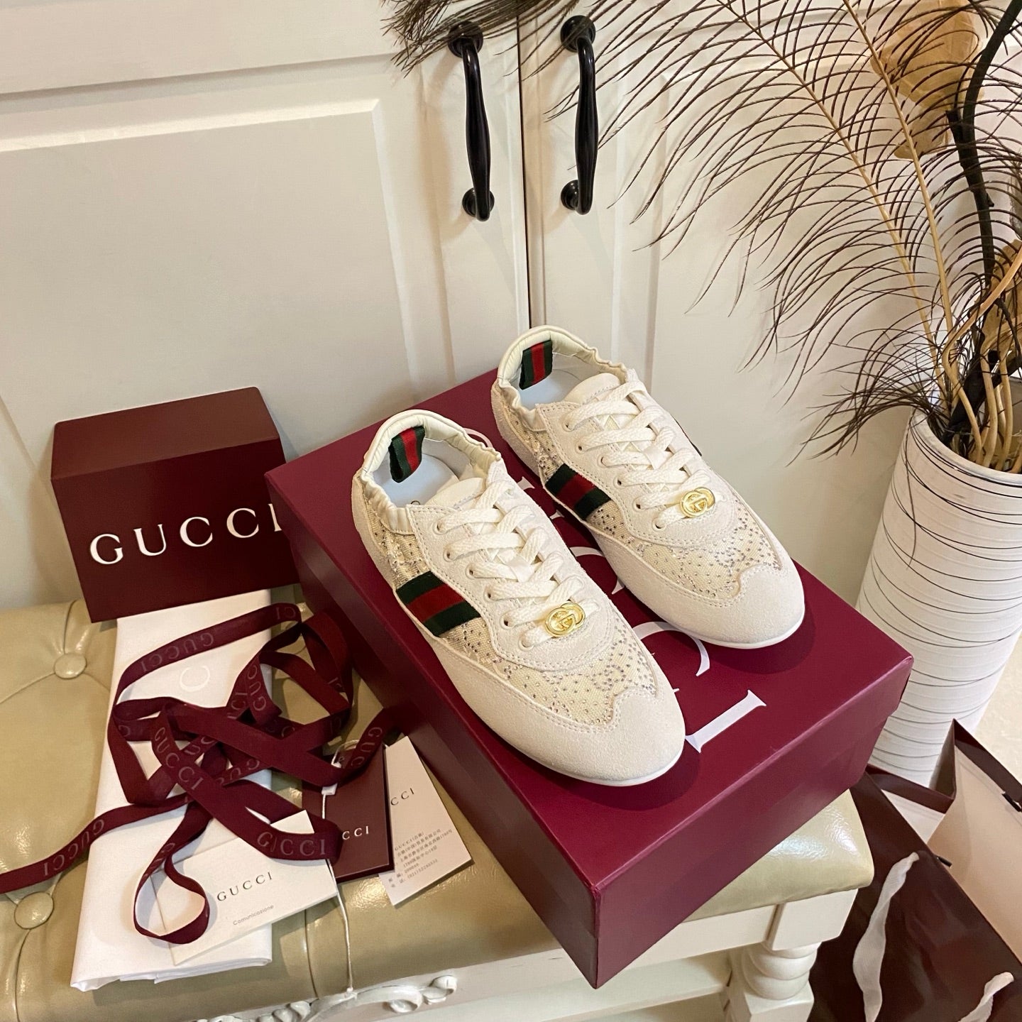 GUCCI 26S SNEAKER IN CREAM WHITE SUEDE CRYSTAL EMBELLISHED