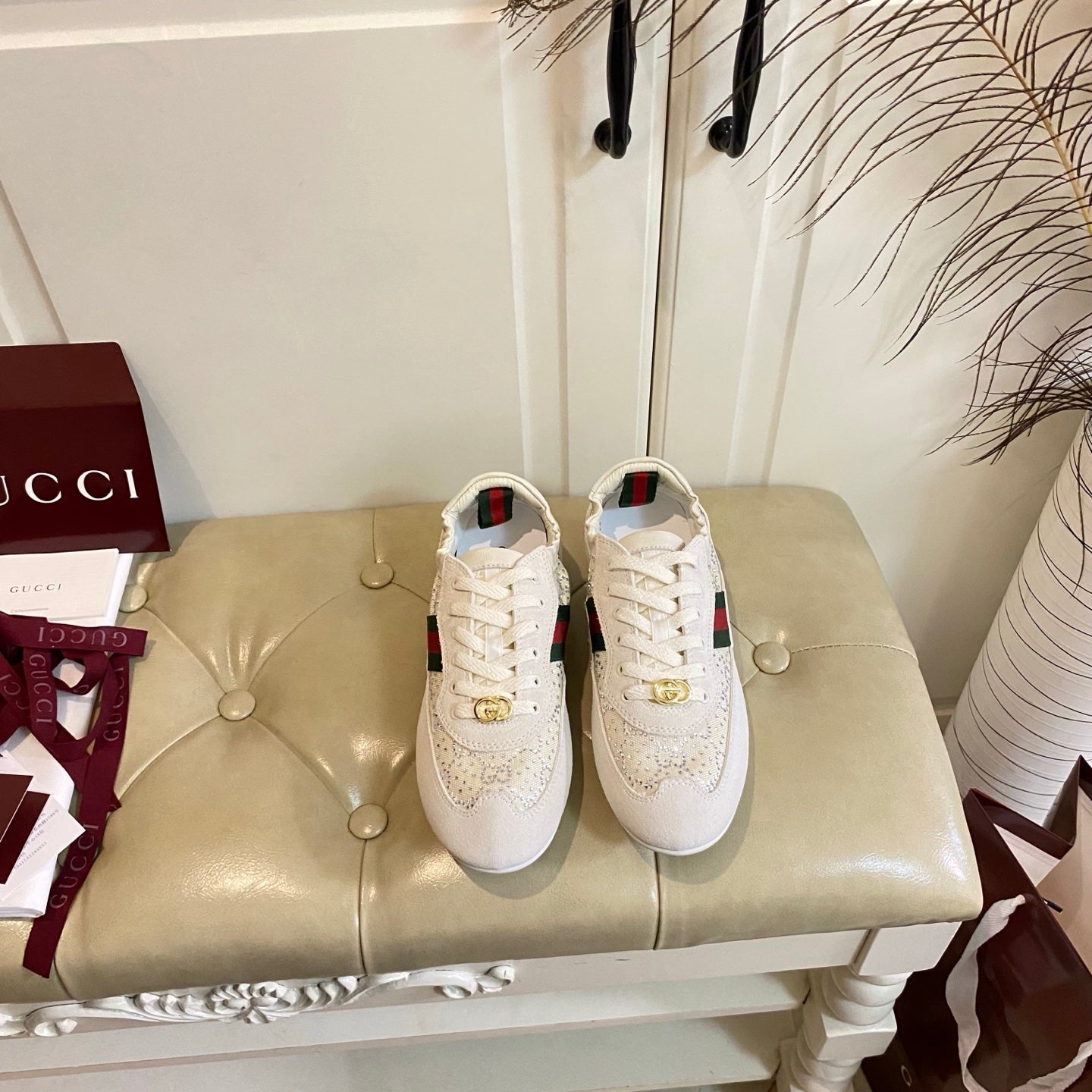 GUCCI 26S SNEAKER IN CREAM WHITE SUEDE CRYSTAL EMBELLISHED