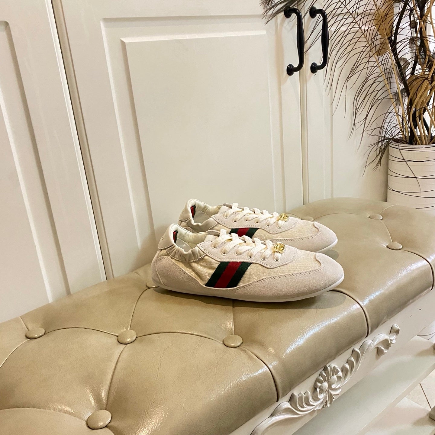 GUCCI 26S SNEAKER IN CREAM WHITE SUEDE AND CANVAS