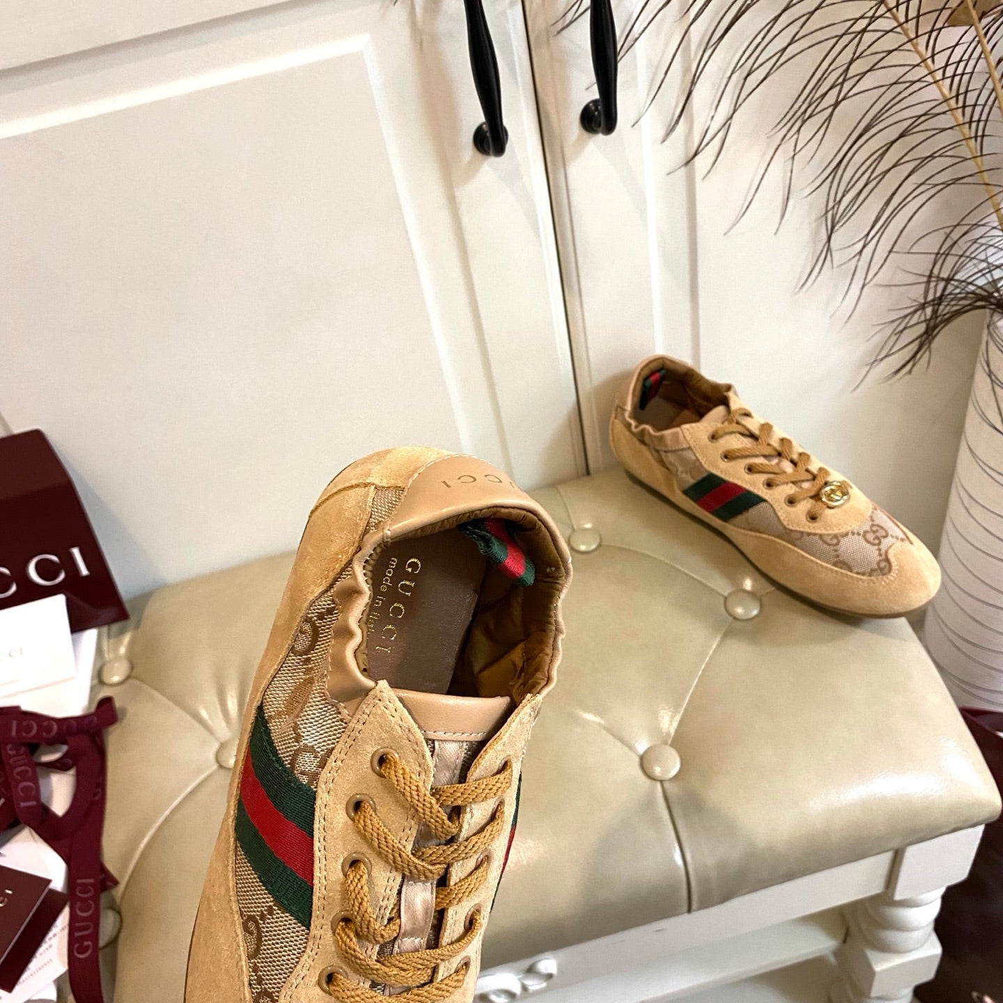 GUCCI 26S SNEAKER IN LIGHT BROWN SUEDE AND MESH FABRIC