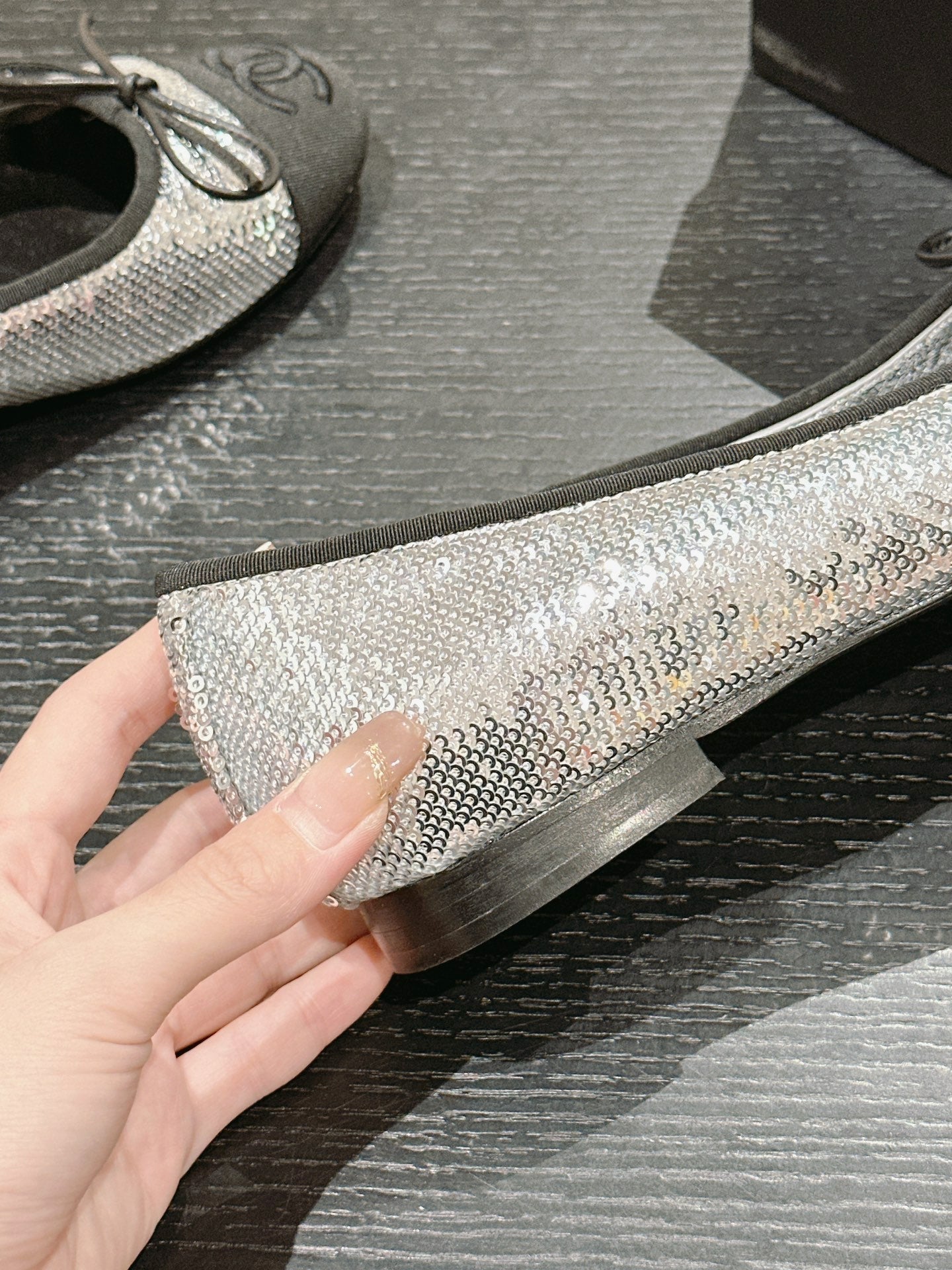 BALLET FLATS IN SILVER GLITTERED TULLE AND BLACK SATIN