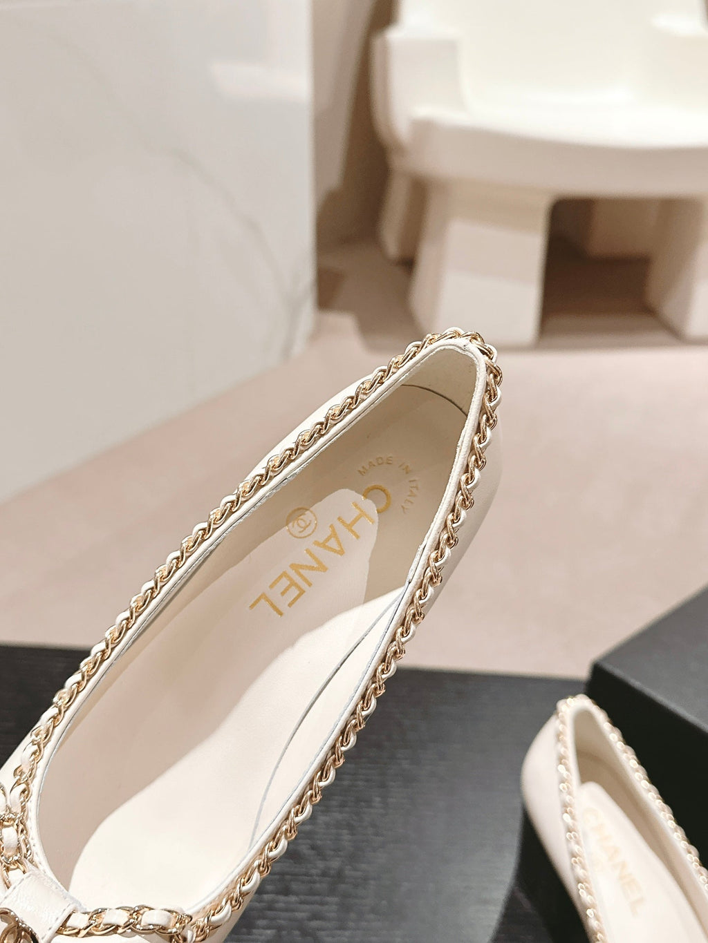 BOWKNOT HIGH HEELS IN WHITE MIX BLACK SHEEPSKIN