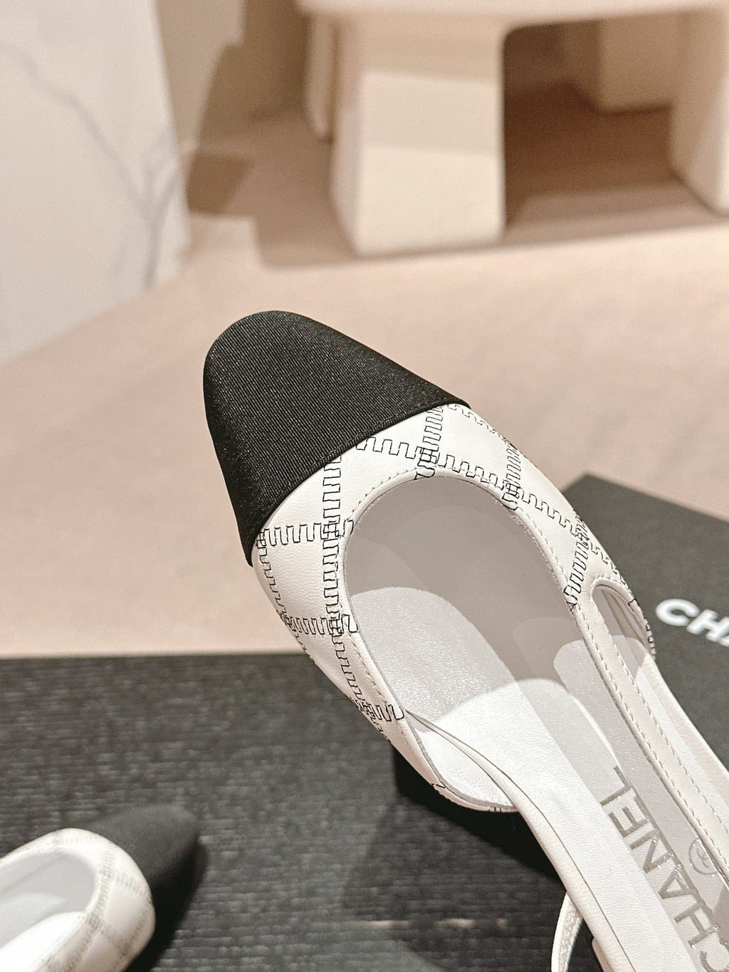 SLINGBACKS IN WHITE LAMBSKIN AND BLACK SATIN