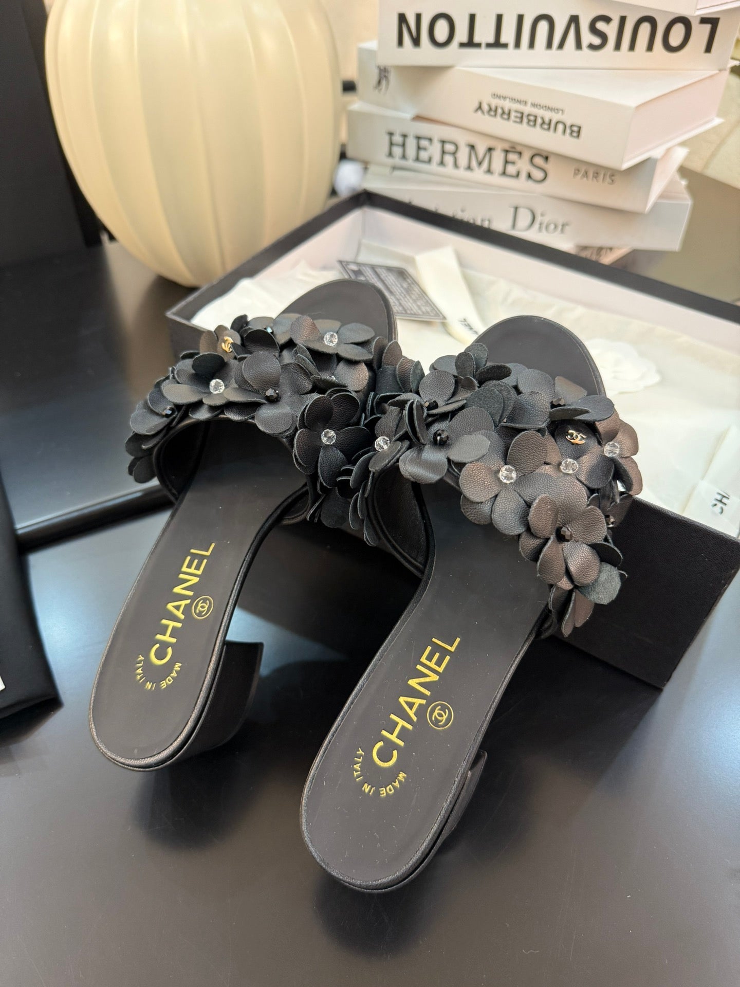 MID HEEL 45 MM MULE IN BLACK CALFSKIN
