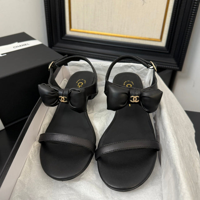FLAT SANDALS IN BLACK CALFSKIN WITH BOW