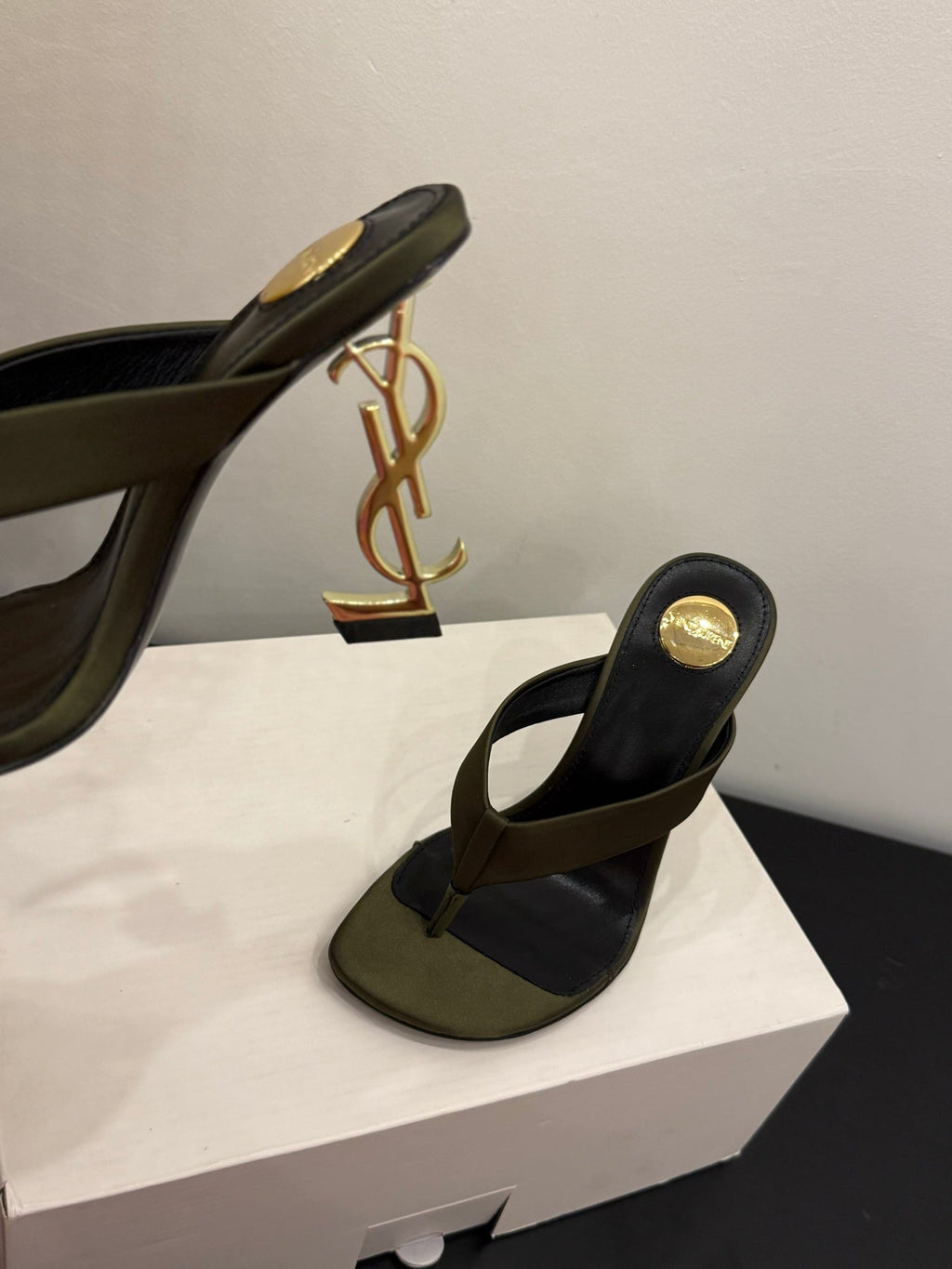 YSL 26S TOE-POST HIGH HEEL SANDALS IN MOSS GREEN SATIN
