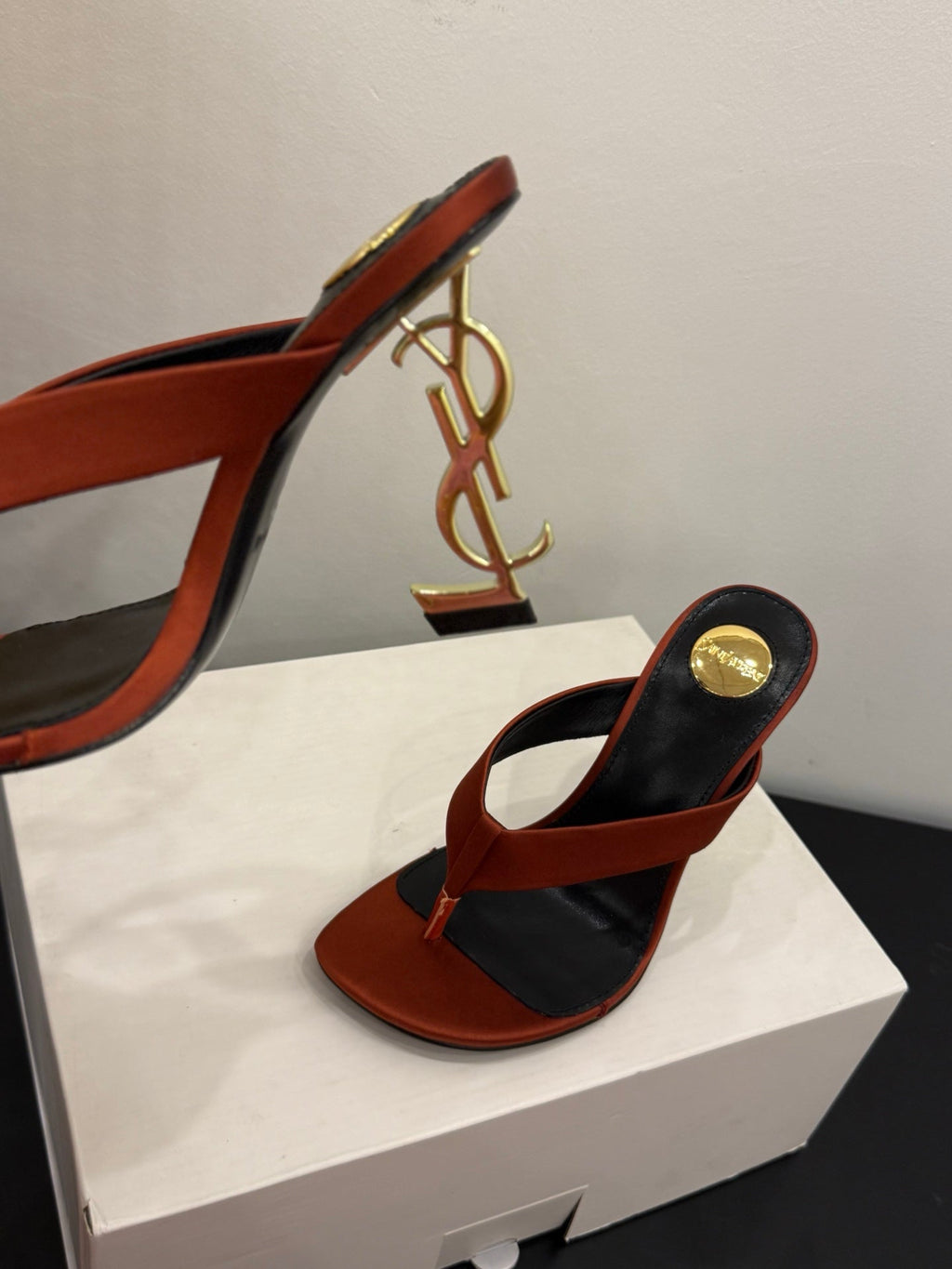 YSL 26S TOE-POST HIGH HEEL SANDALS IN ORANGE SATIN
