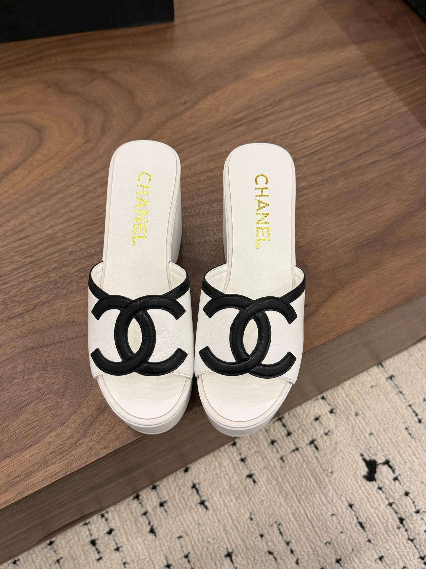 CHANEL 26S WEDGE SANDALS 95 MM IN WHITE CALFSKIN