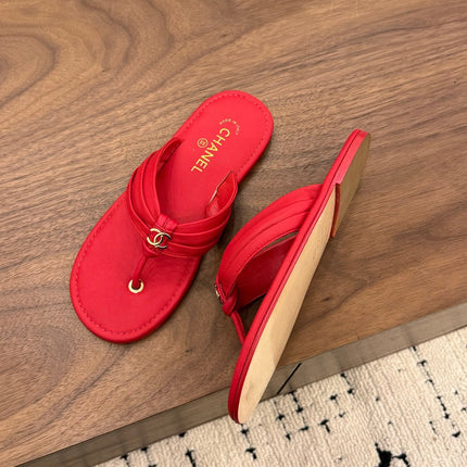 CHANEL 26S THONG SANDALS IN RED CALFSKIN WITH CC LOGO