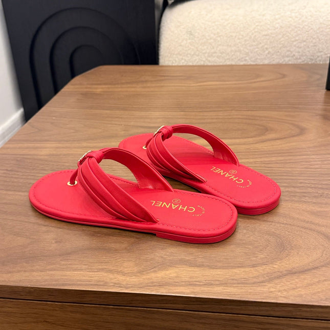 CHANEL 26S THONG SANDALS IN RED CALFSKIN WITH CC LOGO