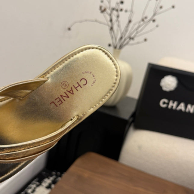 CHANEL 26S THONG SANDALS IN GOLD CALFSKIN WITH CC LOGO
