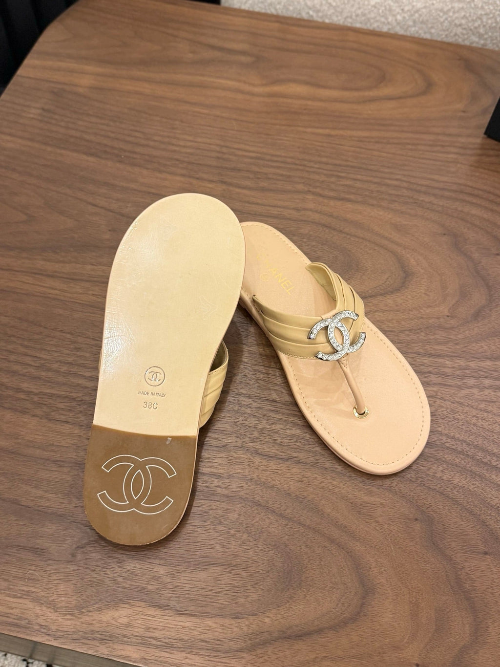 CHANEL 26S THONG SANDALS IN BEIGE CALFSKIN WITH RHINESTONE CC LOGO