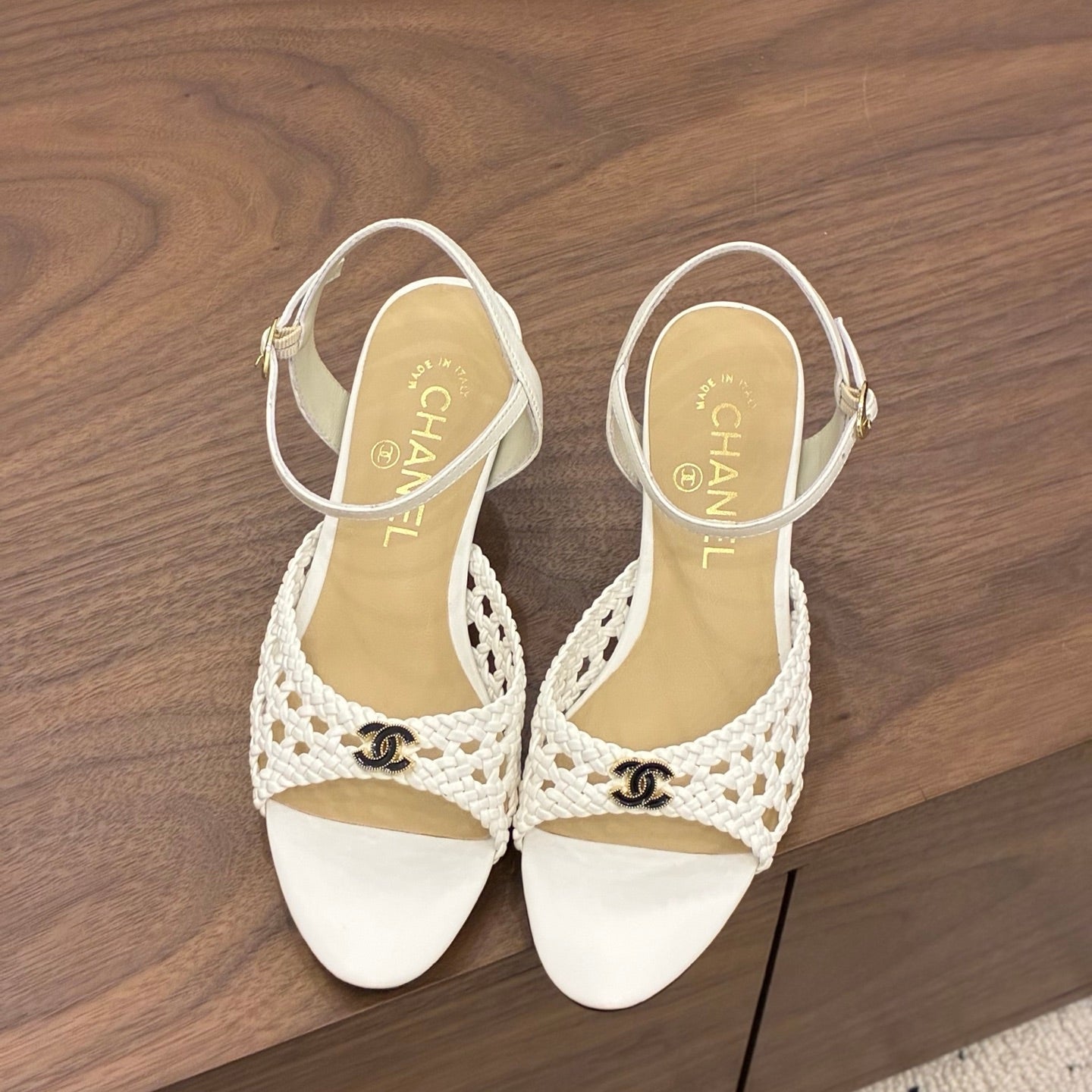 CHANEL 26S HIGH-HEELED BACK-STRAP SANDALS 60 MM IN WHITE WOVEN LAMBSKIN