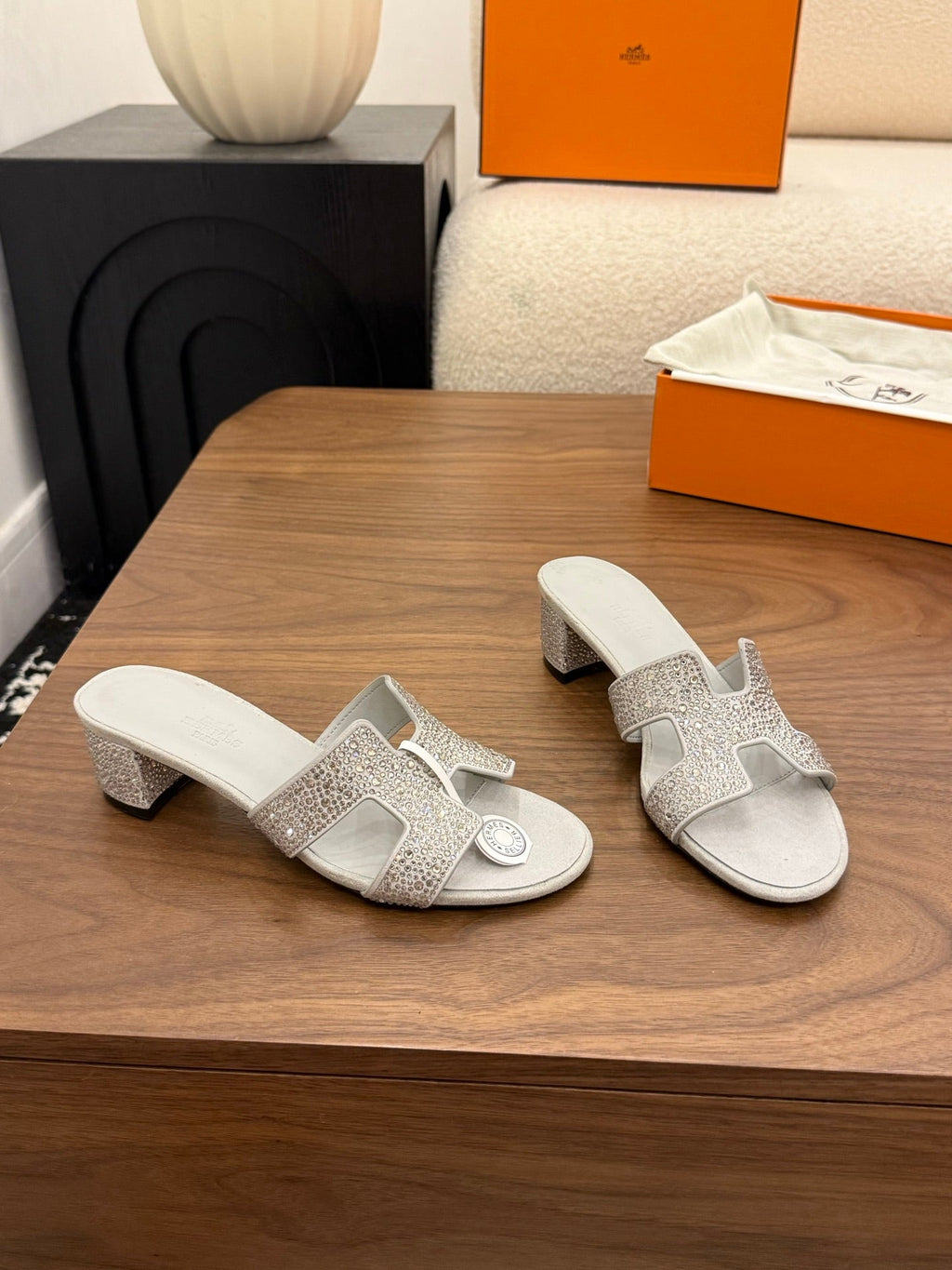 HM 26S OASIS SANDAL IN LIGHT GREY SUEDE WITH CRYSTALS