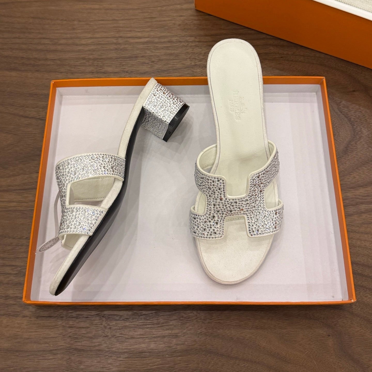 HM 26S OASIS SANDAL IN IVORY WHITE SUEDE WITH CRYSTALS