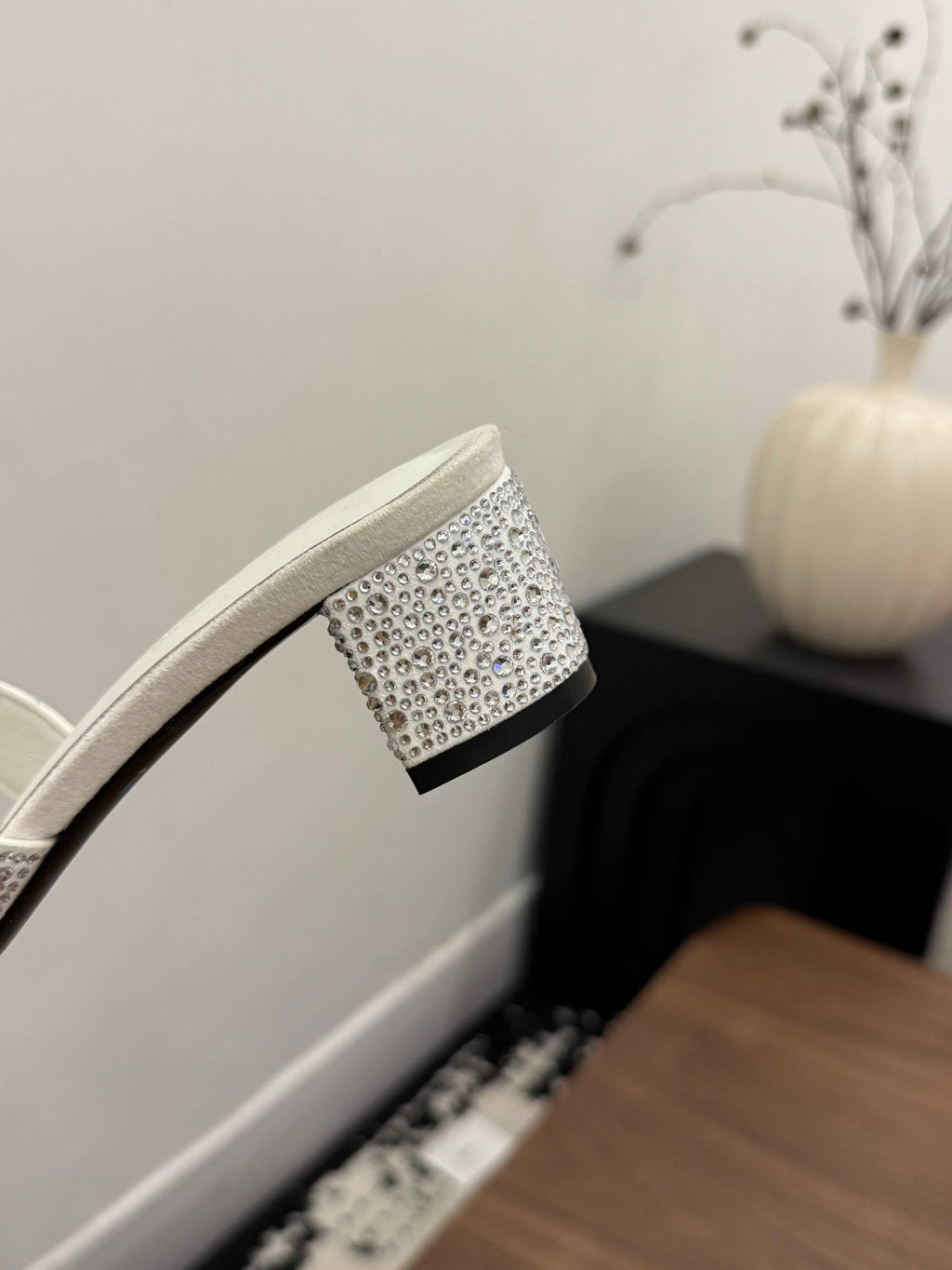 HM 26S OASIS SANDAL IN IVORY WHITE SUEDE WITH CRYSTALS