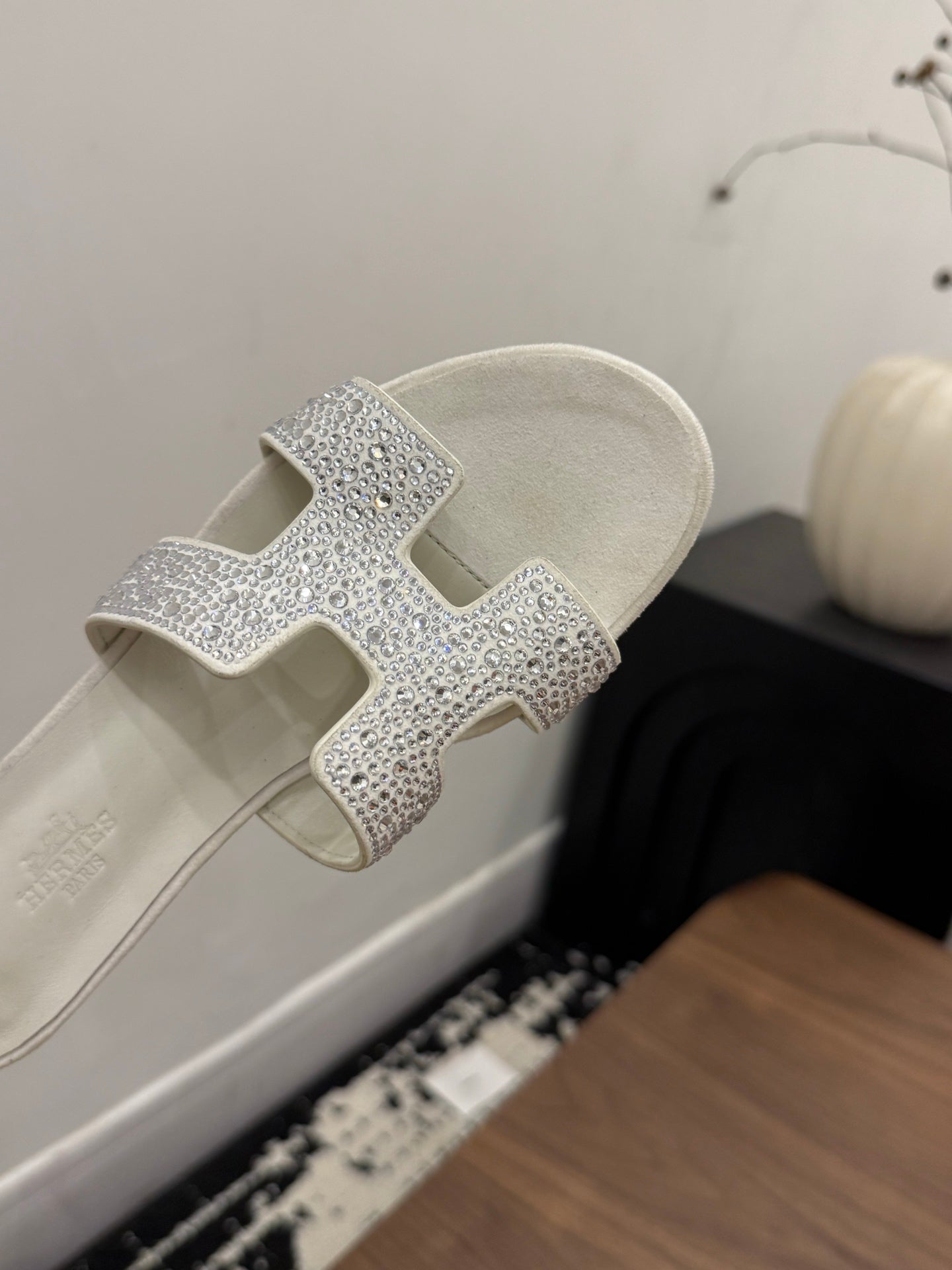 HM 26S OASIS SANDAL IN IVORY WHITE SUEDE WITH CRYSTALS