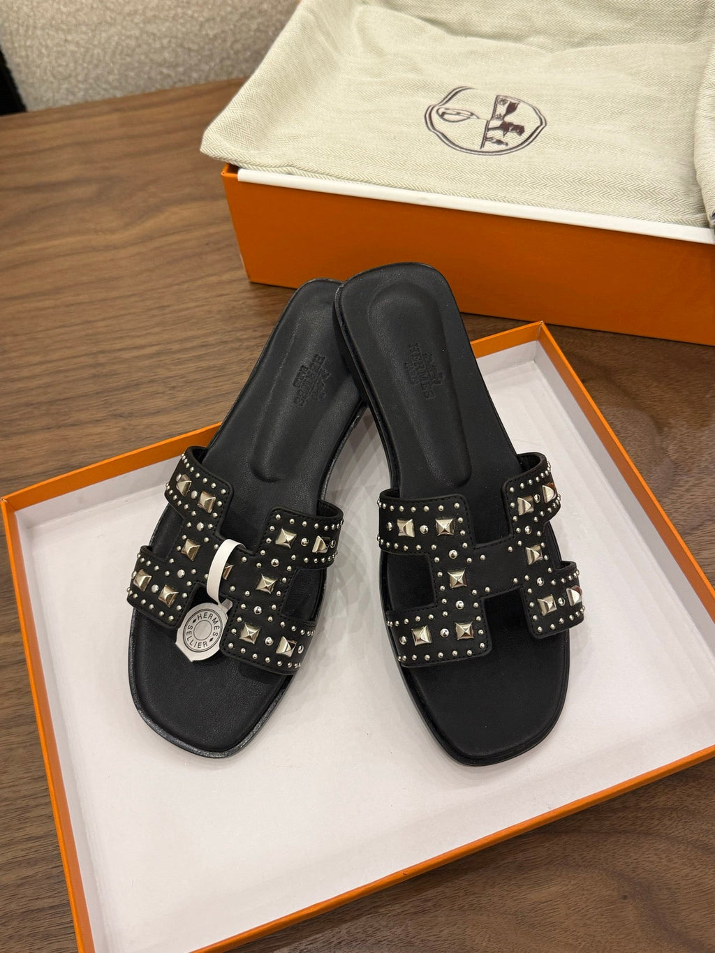 HM 26S ORAN STUDDED SANDALS IN BLACK CALFSKIN