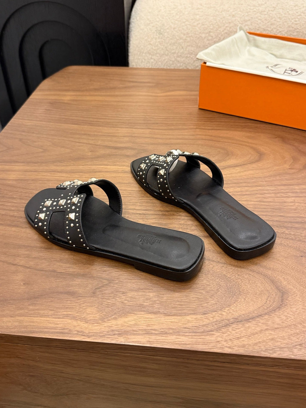 HM 26S ORAN STUDDED SANDALS IN BLACK CALFSKIN