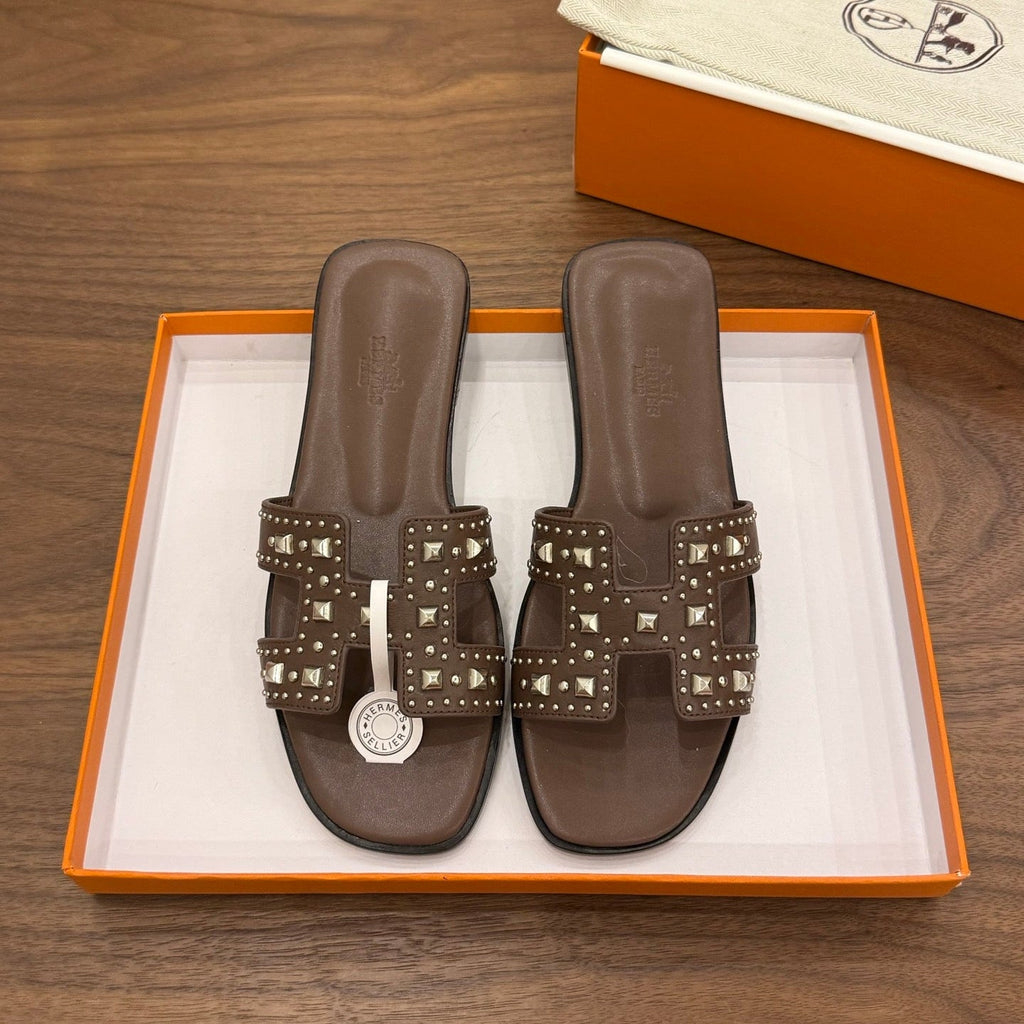 HM 26S ORAN STUDDED SANDALS IN DARK BROWN CALFSKIN