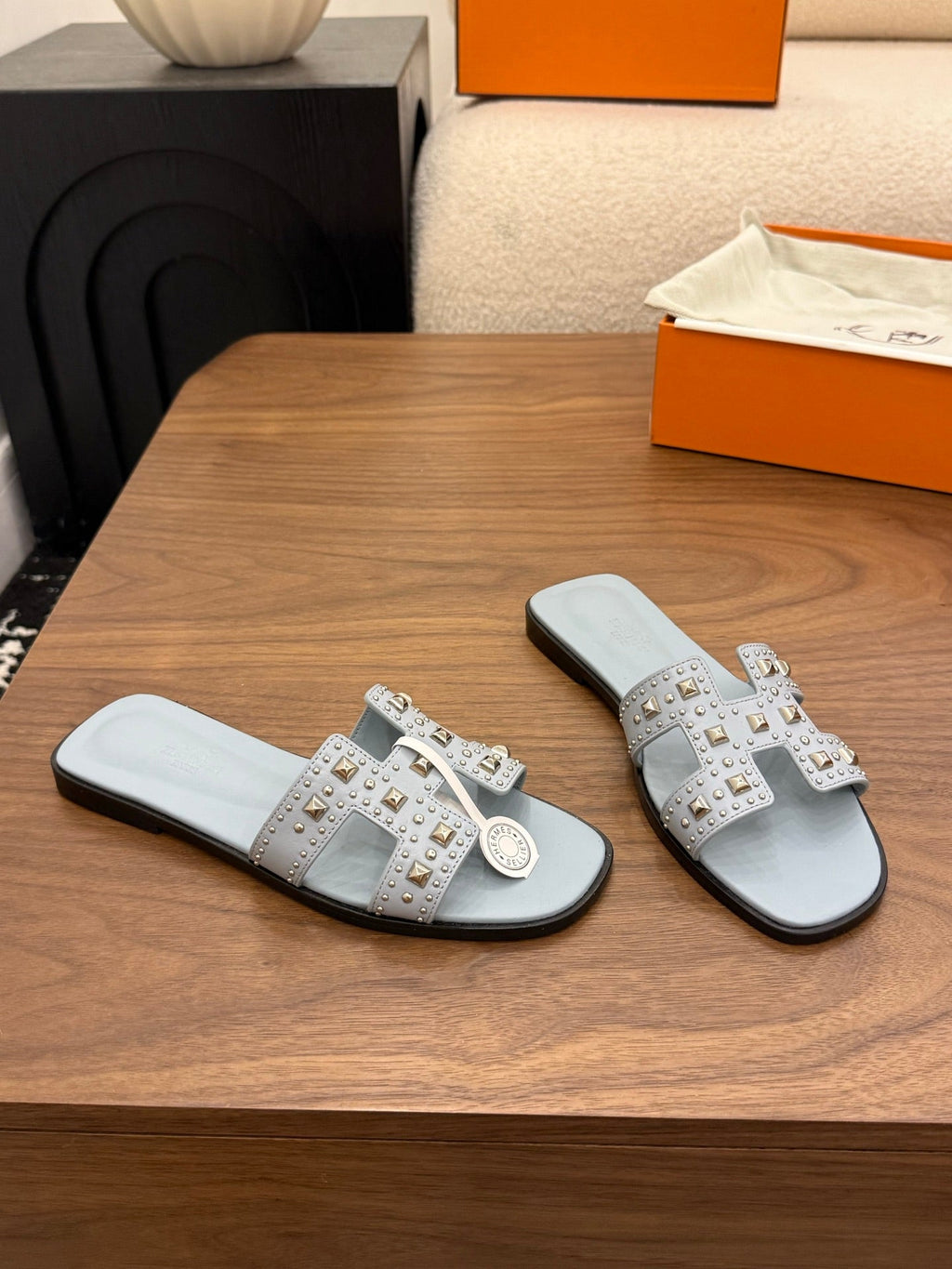 HM 26S ORAN STUDDED SANDALS IN DUSTY BLUE CALFSKIN