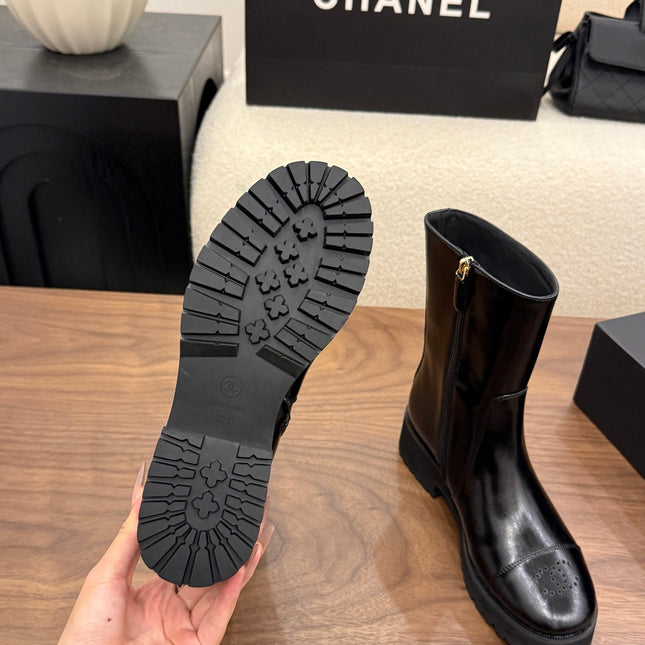 CHANEL 26S ANKLE BOOTS 45 MM IN BLACK PATENT LEATHER ROUNDED TOE
