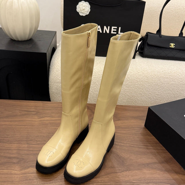CHANEL 26S TALL BOOTS 45 MM IN BEIGE PATENT LEATHER ROUNDED TOE