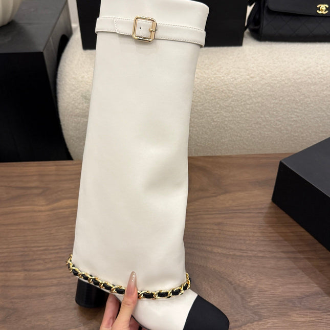 CHANEL 26S TALL BOOTS 60 MM IN WHITE CALFSKIN TALL BOOTS WITH GOLD TONE CHAIN DETAIL