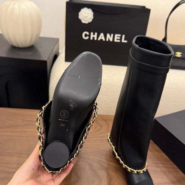 CHANEL 26S TALL BOOTS 60 MM IN BLACK CALFSKIN TALL BOOTS WITH GOLD TONE CHAIN DETAIL