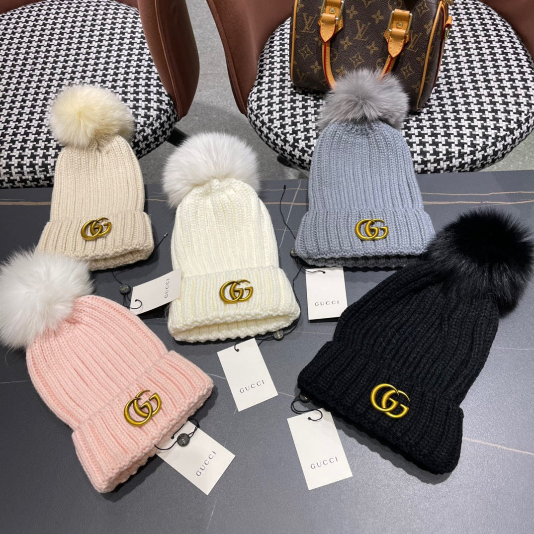 BEANIE HAT IN BLACK WOOL 403394